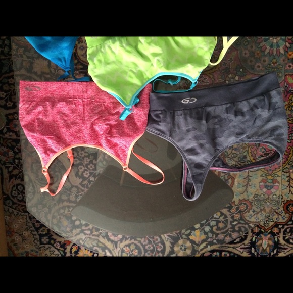 7 prs Size S Bra bundle - Picture 5 of 5